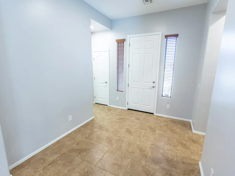 16344 N 182nd Ln — Photo 7
