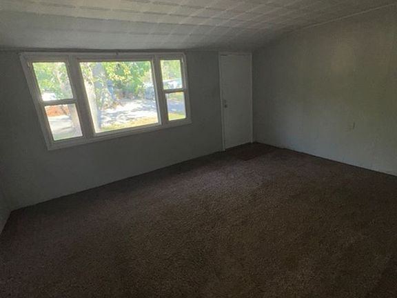2nd image of 2712 S Saint James Blvd