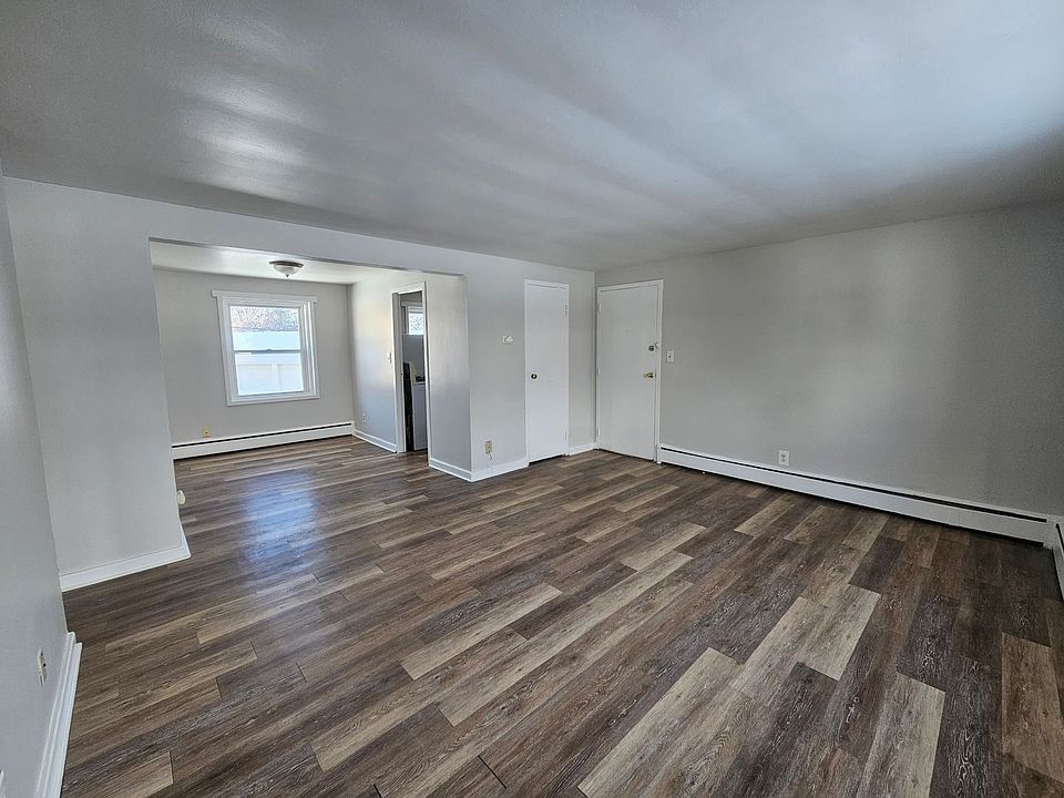 1st image of 11 Linda Dr APT 3