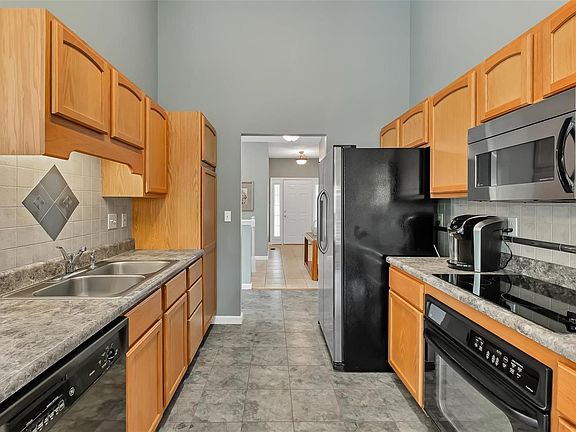 Kitchen with tile back splash