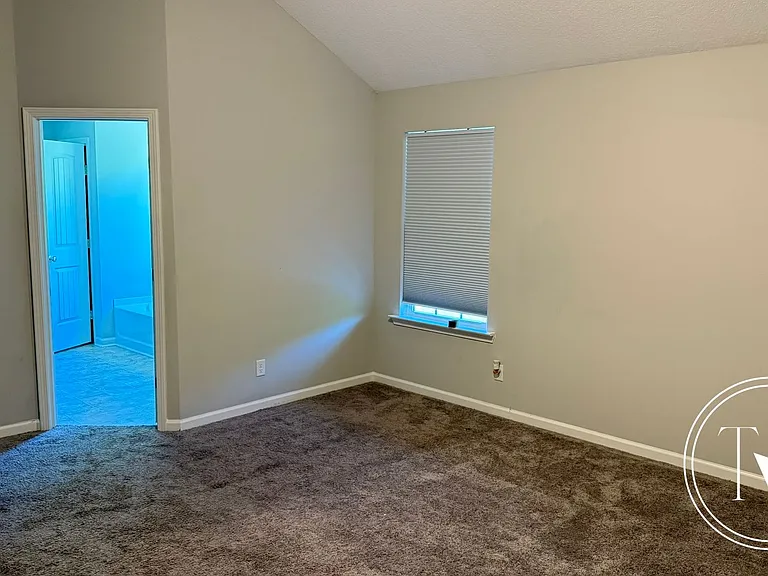 465 Huntington Dr NE — Photo 23