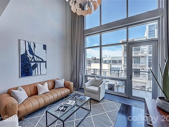 3rd image of 1133 Metropolitan Ave Unit 318
