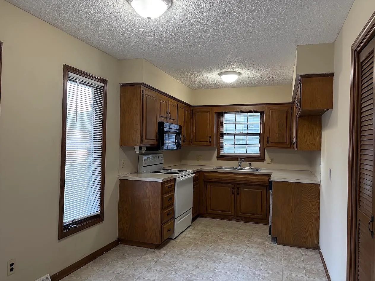 2 bed, $950 — Photo 2