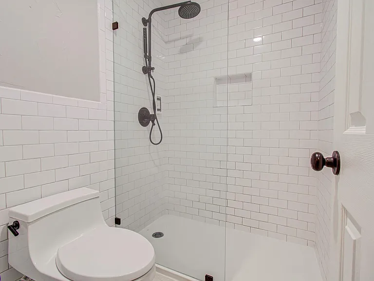 22539 Bristolwood Ct — Photo 13