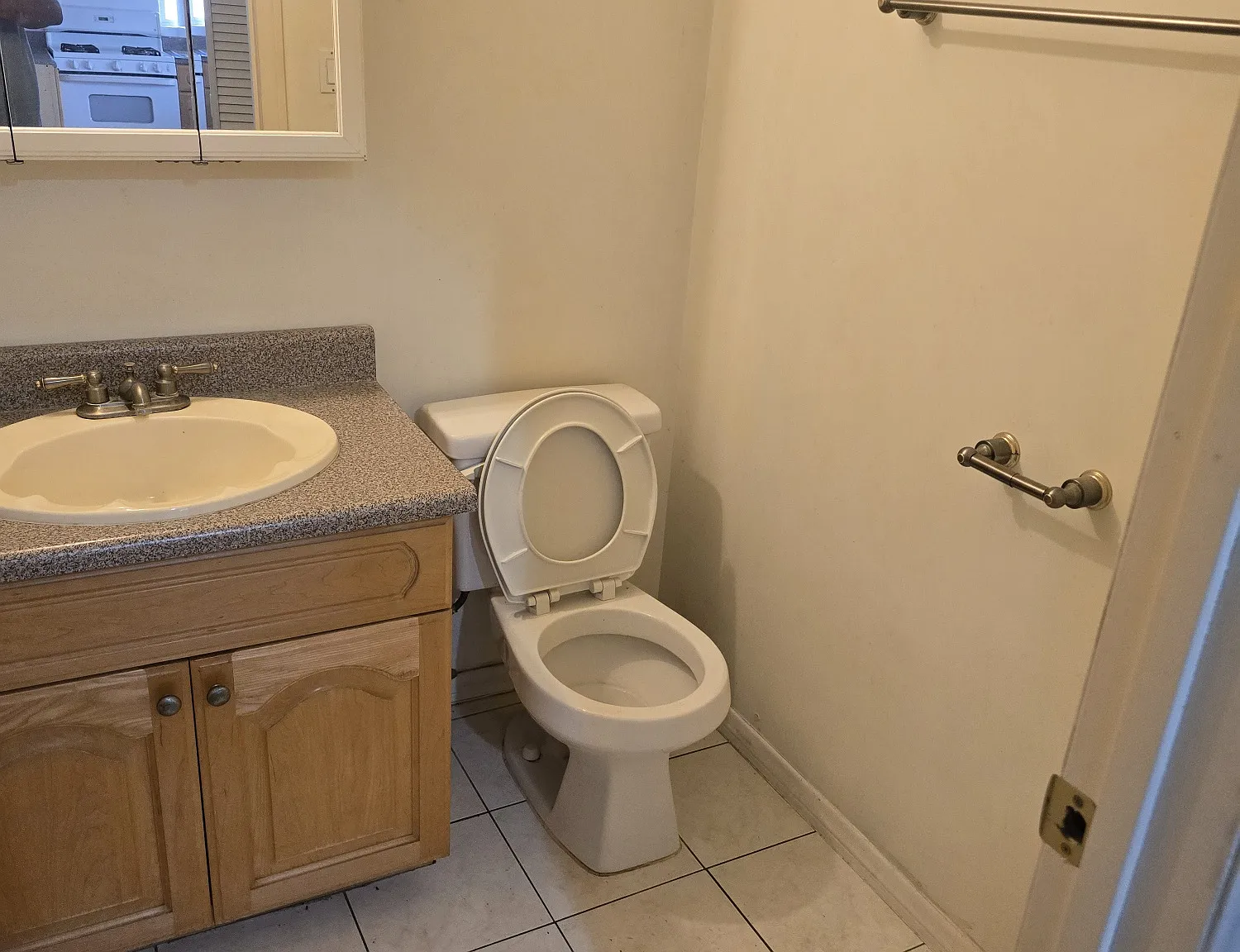 1 bed, 1.5 bath, 650 sqft, $2,400 — Photo 2