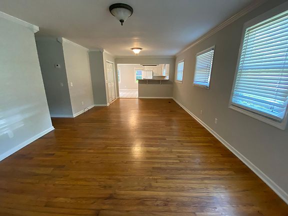 Oversized living space with hardwoods