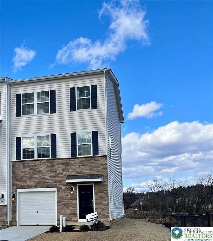 Building Photo - 8215 Alexander Ct