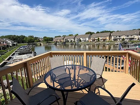 39850 N Long Dr, Antioch, IL 60002