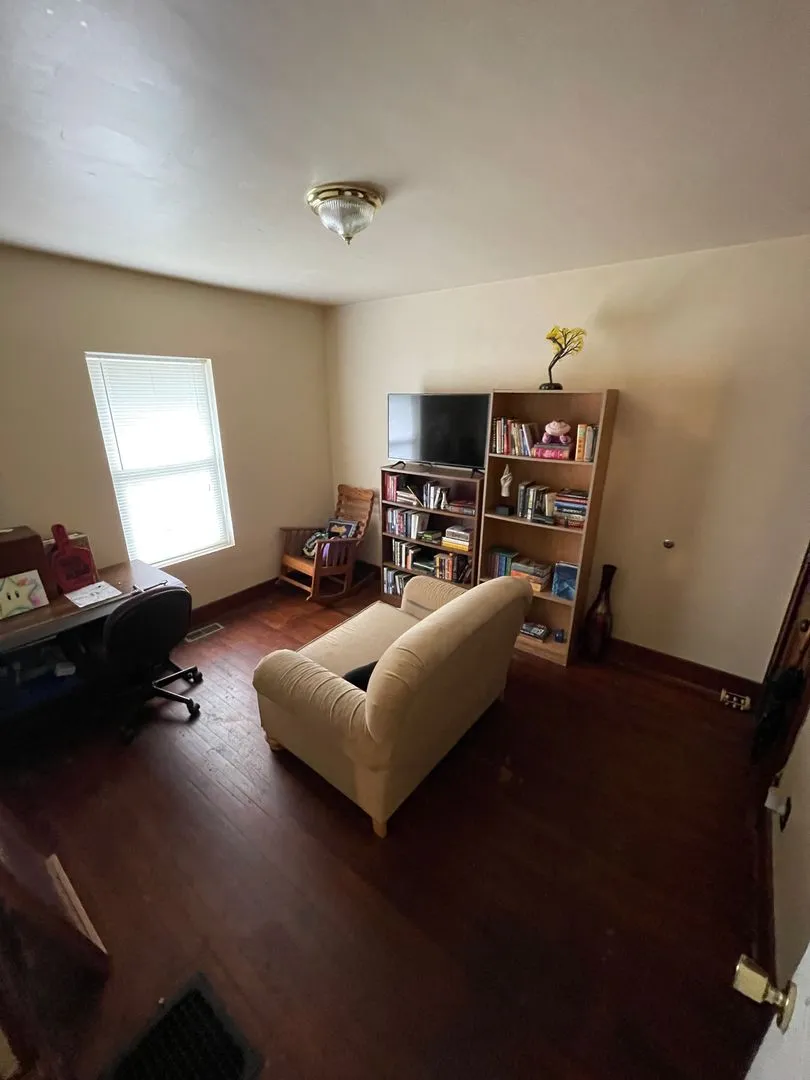 Primary Photo - 223 Taylor Ave