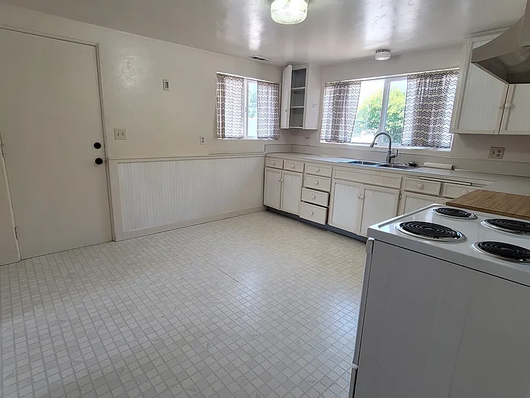 482 Harrison St — Photo 4