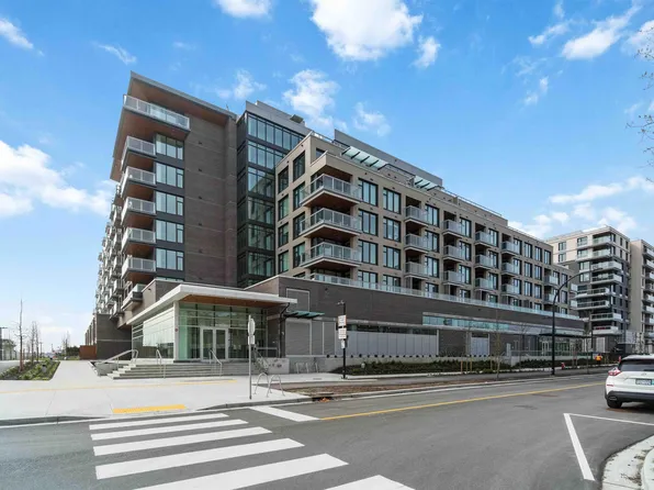 755 Harbourside Dr #312, North Vancouver, BC V7P 3R7