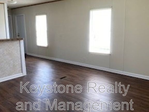 2nd image of 810 Monroe Ln