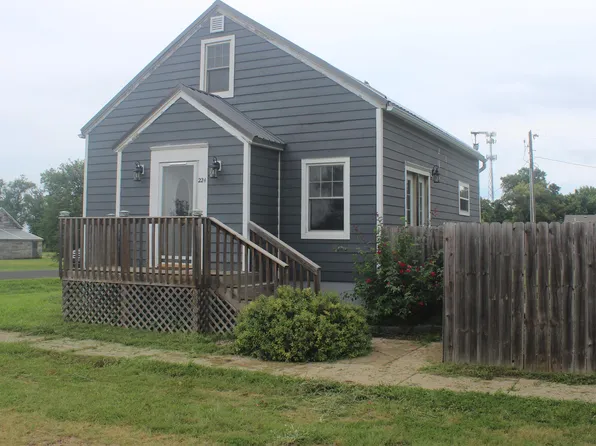 224 W Henry St, Freeman, SD 57029