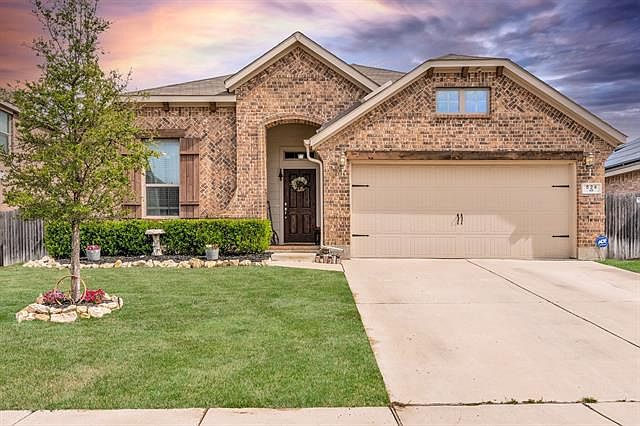 1st image of 524 Crown Oaks Dr