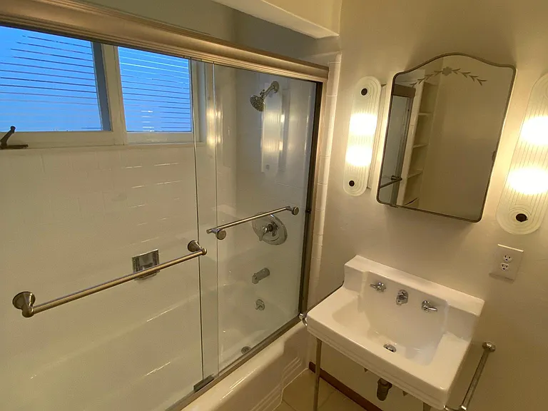 131 S Harvard Blvd — Photo 15