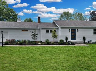 15 Crapo St, Marion, MA 02738