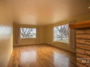 513 W B St, Shoshone, ID 83352