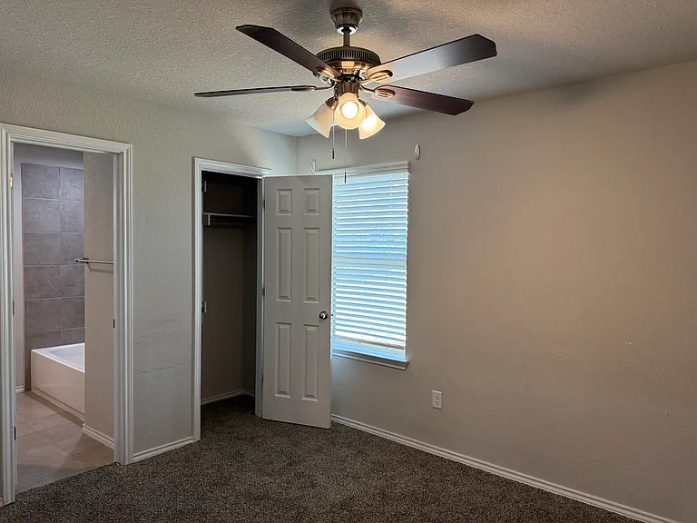 1139 Renee Way — Photo 11