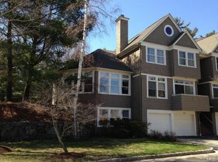 966 S Pine Creek Rd, Fairfield, CT 06824