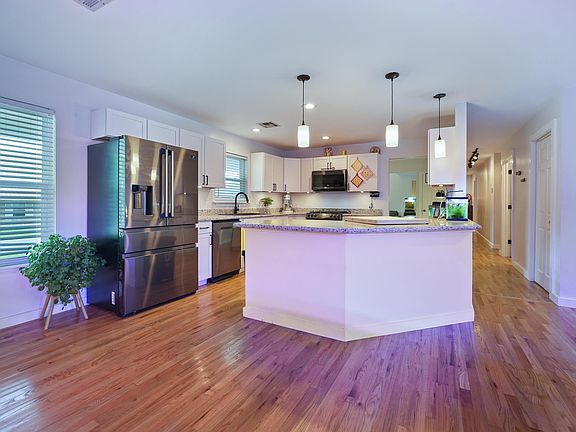5th image of 113 Lawes St