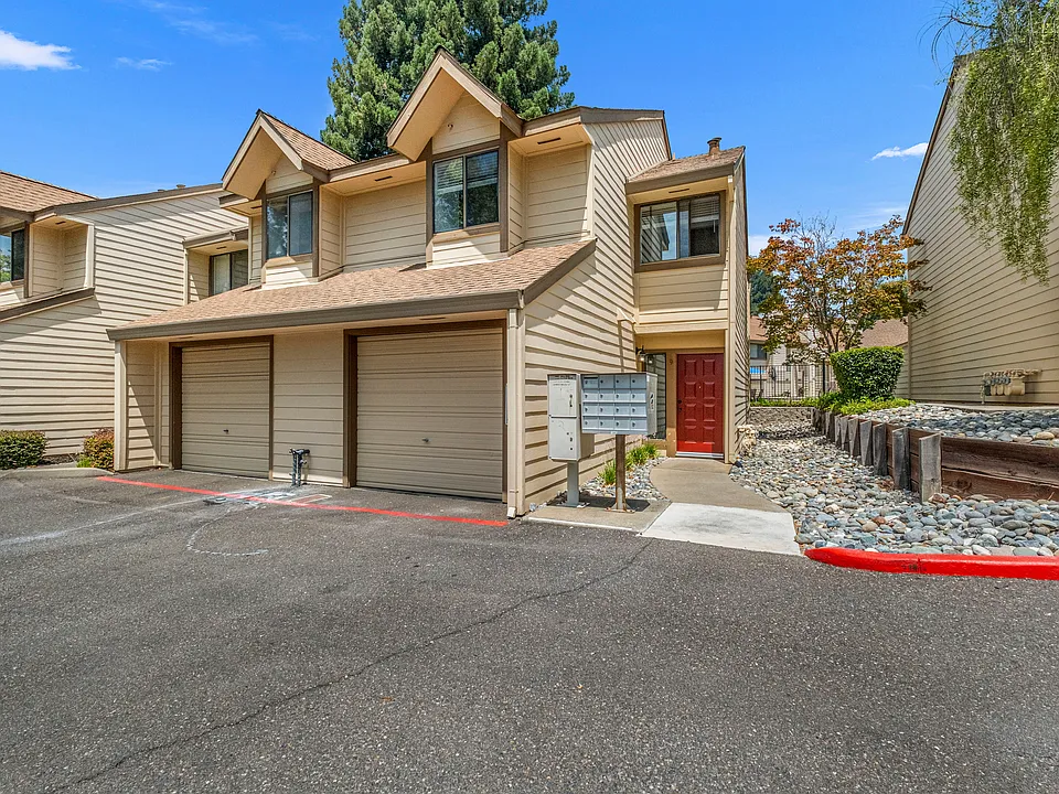 5607 Walnut Ave #9