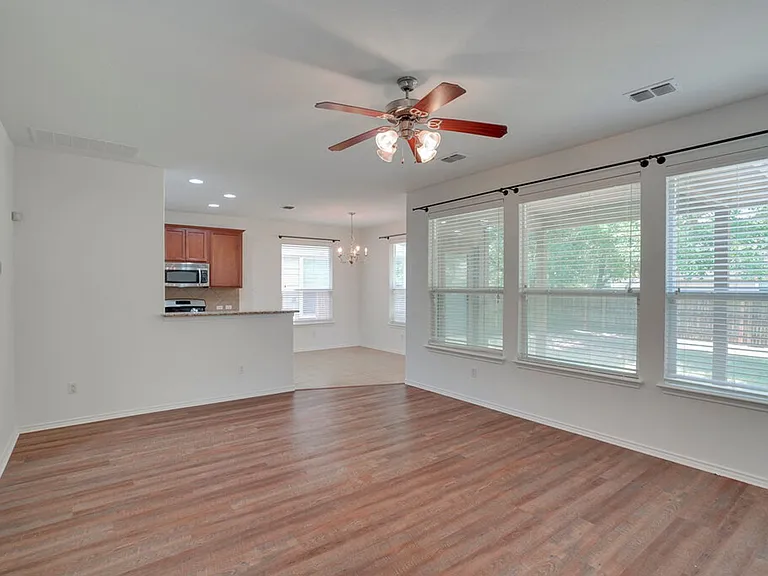 1609 Waxberry Ln — Photo 6