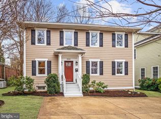 5510 Greentree Rd, Bethesda, MD 20817