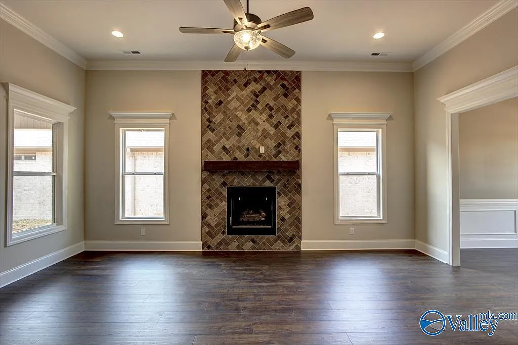 3 bed, 2.5 bath, 2220 sqft, $2,395 — Photo 3