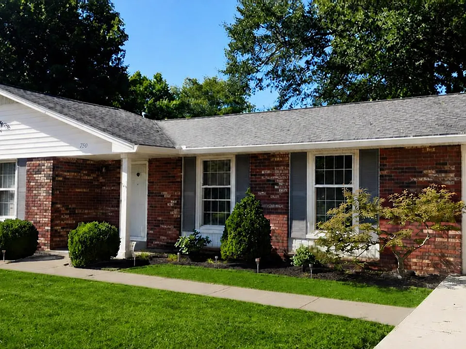 2560 Meadow Ln