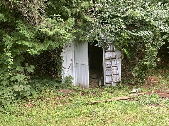 3rd image of 18 Scott Dr