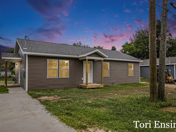 1113 E Pearl St, Greenville, MI 48838