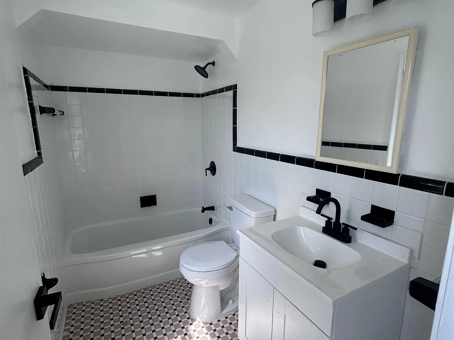 2 bed, 1.0 bath, 1425 sqft, $1,200 — Photo 4