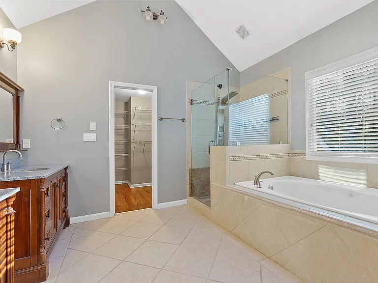 495 Pine Bough Ct — Photo 32
