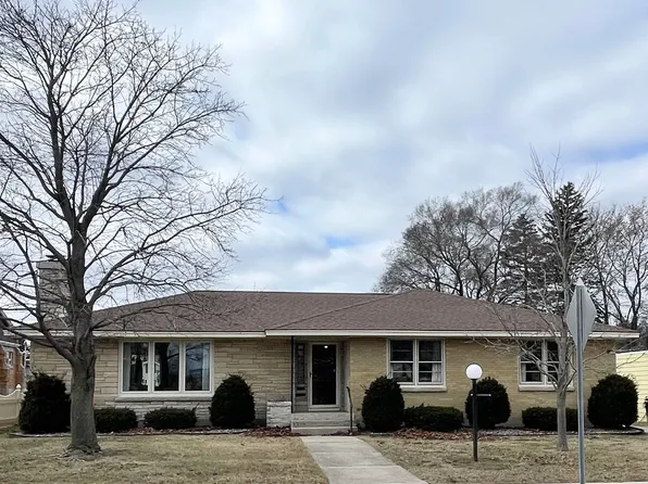 2909 13th St, Menominee, MI 49858