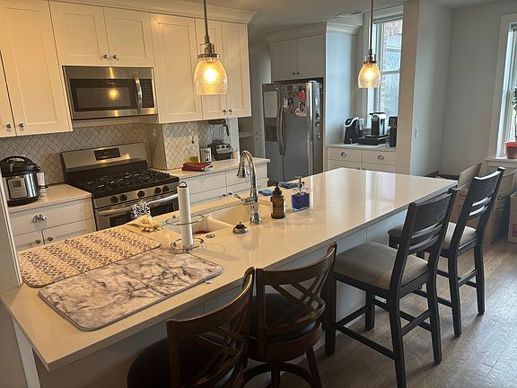 4th image of 3817 Dewey Ave APT 5