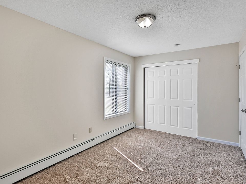 Eagle Pointe Bedroom Closet & Window