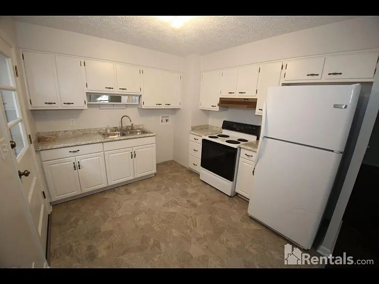 1504 Bluegrass Ave — Photo 2