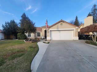 5418 W Sunnyside Ct, Visalia, CA 93277