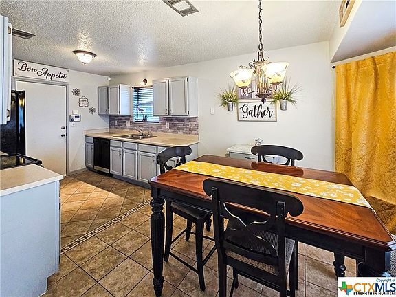 4th image of 3605 Christie Dr