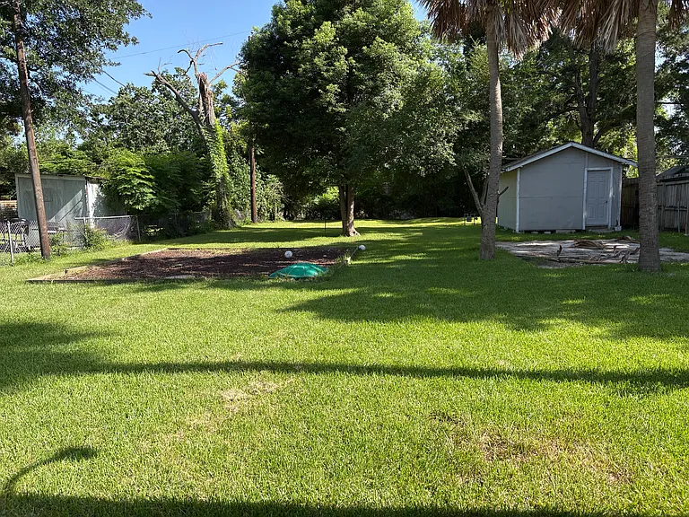 8639 Sonneville Dr — Photo 25