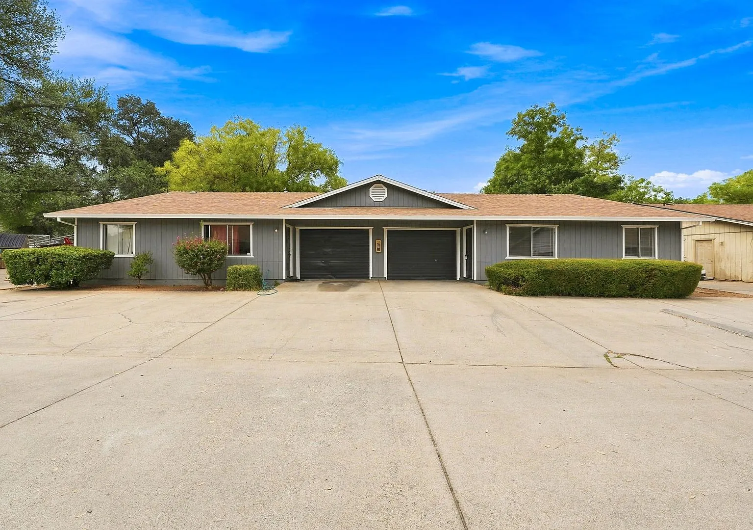 1143 - 1145 LeBrun Ln A-B — Photo 3