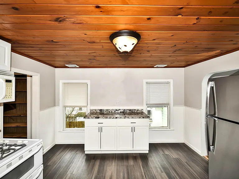 37 Wilbur St #2 — Photo 9