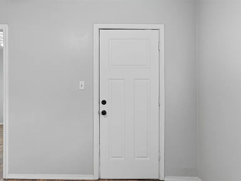 127 E Walker St — Photo 18