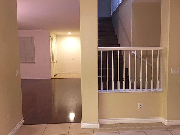 4th image of 15421 Hoover Ln