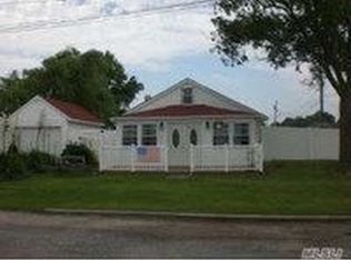 14 Dewitt Ave, Patchogue, NY 11772