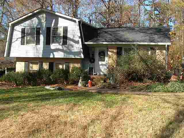 rennovated home in quiet cul-de-sac neighborhood