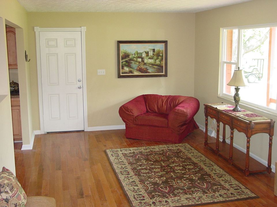 Gorgeous Brand New Hardwood Flooring in the Spacious Living Room