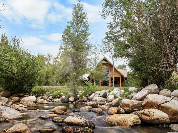 47 N Fork Rd, Centennial, WY 82055