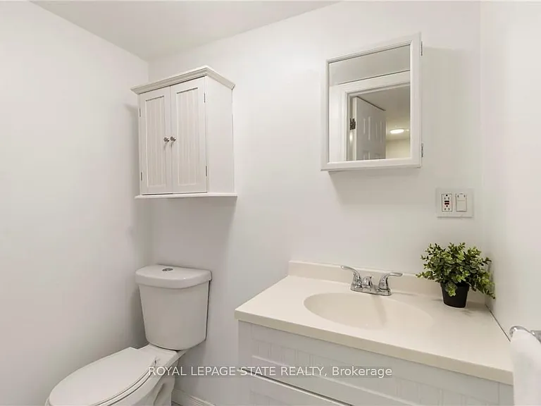 7 Purdy Cres #2 — Photo 11