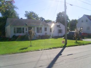 9 Weeks St, Houlton, ME 04730